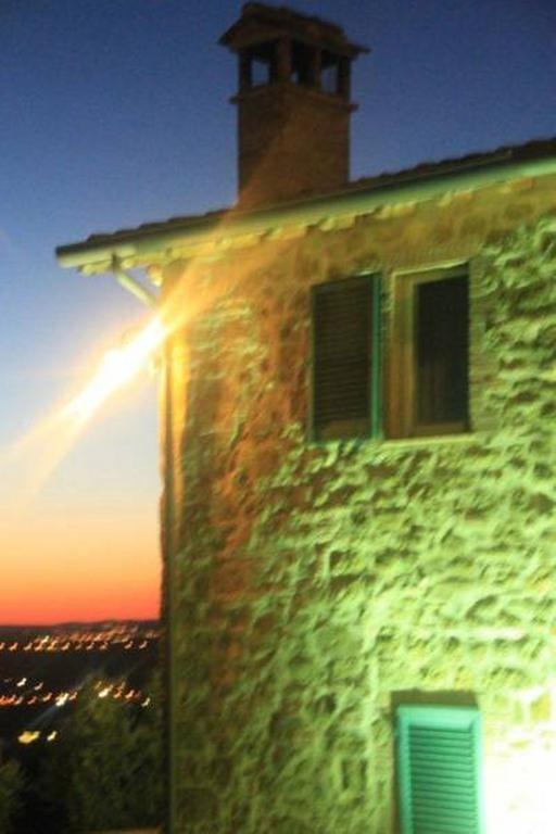 Gasthaus Il Poggio Delle Ginestre Torgiano Exterior foto